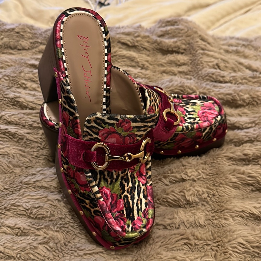 New Betsy Johnson slide in, gold studded & animal print shoes…great condition.